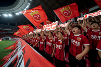 中超联赛上海海港主场球迷助威场面图片